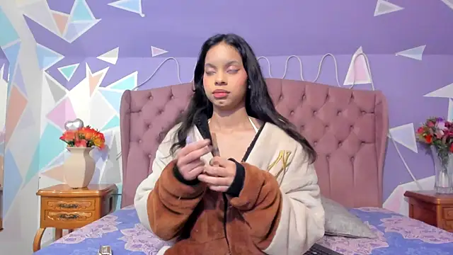 Snapshot of CloeyGraweing chatting on November 2025 12:07:01 PM CloeyGraweing online show from November 2025 12:07:01 PM