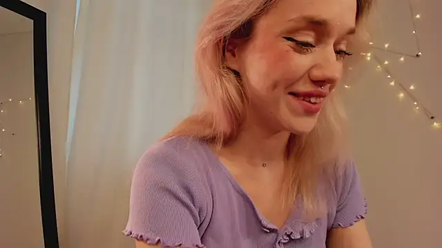 Snapshot of DiscoPotato chatting on September 2025 12:28:02 PM DiscoPotato online show from September 2025 12:28:02 PM