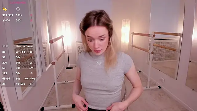 Snapshot of DiscoPotato chatting on October 2025 01:02:02 PM DiscoPotato online show from October 2025 01:02:02 PM