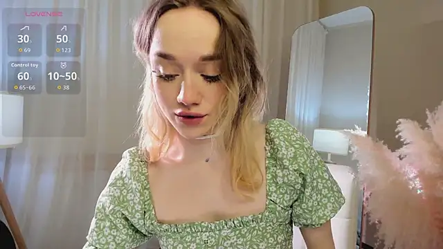 Snapshot of DiscoPotato chatting on February 2026 05:57:01 AM DiscoPotato online show from February 2026 05:57:01 AM