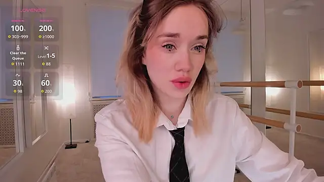 Snapshot of DiscoPotato chatting on February 2026 05:27:01 AM DiscoPotato online show from February 2026 05:27:01 AM