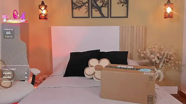 Camila Bustamante online show from November 2025 06:19:02 PM