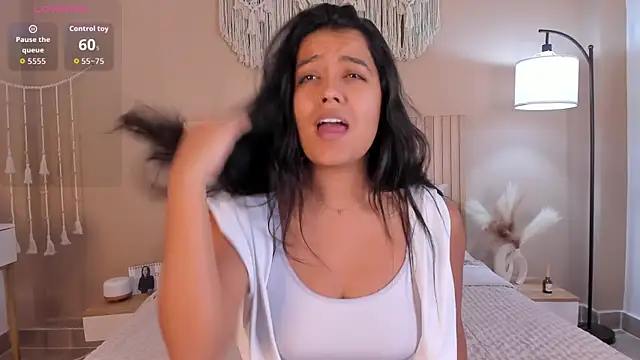 Camila Bustamante online show from May 2026 04:58:02 PM
