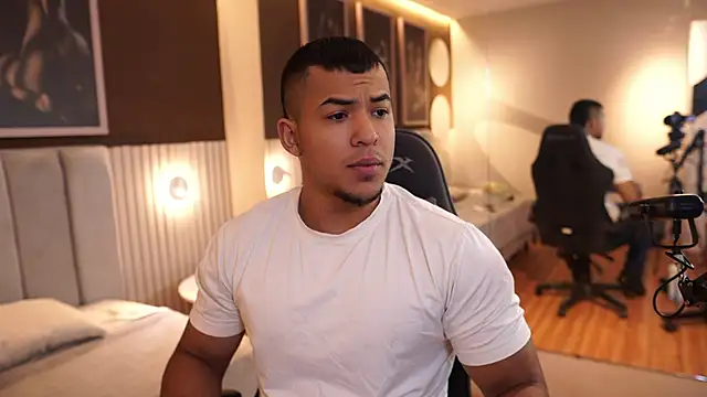 Thiago Valente online show from October 2025 12:44:02 PM