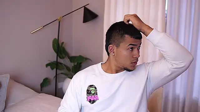 Thiago Valente online show from October 2025 01:08:01 PM