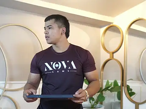 Thiago Valente online show from October 2025 01:03:02 PM