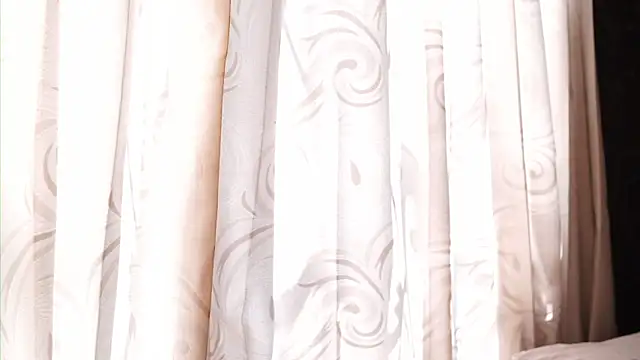 Ariaa Isabell online show from December 2025 07:01:02 PM