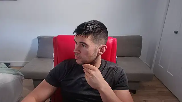 Snapshot of Sand0w chatting on October 2025 06:28:02 PM Sand0w online show from October 2025 06:28:02 PM