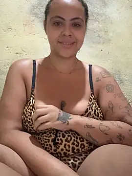 Chloe Leaozinho online show from April 2026 11:22:02 AM