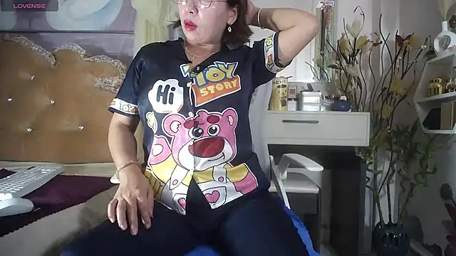 Snapshot of lyly_asian chatting on February 2026 01:12:02 PM lyly asian online show from February 2026 01:12:02 PM