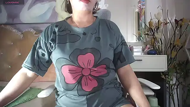 Snapshot of lyly_asian chatting on March 2026 12:15:01 AM lyly asian online show from March 2026 12:15:01 AM