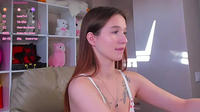 Eva Hollowey online show from September 2025 10:52:02 AM