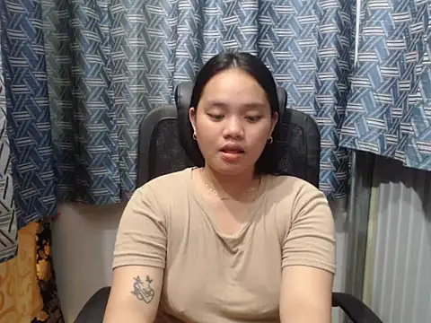 prettykrysgirl online show from August 2026 07:10:02 AM