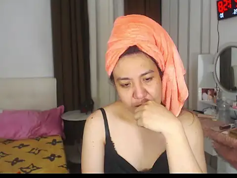 stellahugeX online show from May 2026 06:23:02 PM