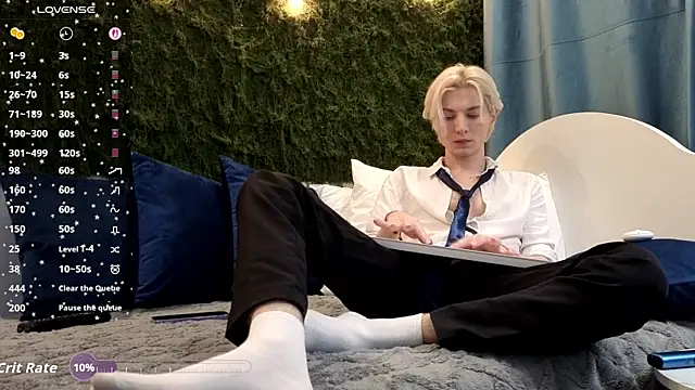 fiachand online show from November 2025 07:51:02 PM