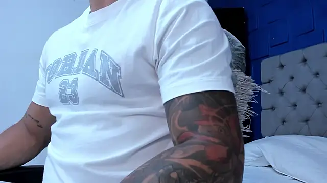 andres-clark92 online show from September 2025 05:18:02 PM