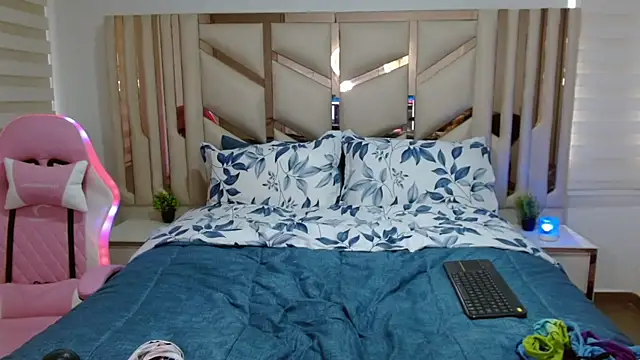 violett star1 online show from November 2025 04:53:01 PM