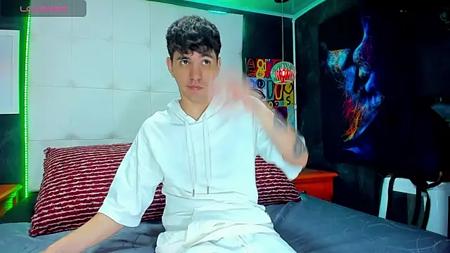 Matteo12  online show from September 2025 04:16:01 AM