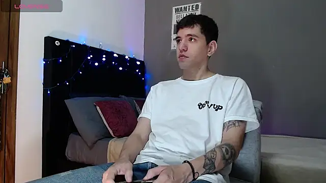 Matteo12  online show from December 2025 11:41:02 AM