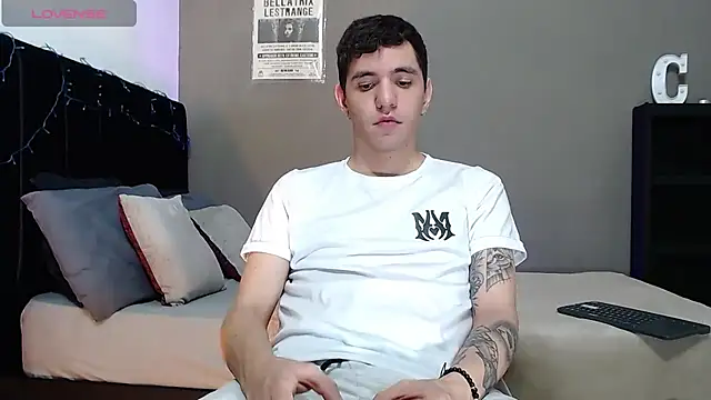 Matteo12  online show from December 2025 04:50:02 AM