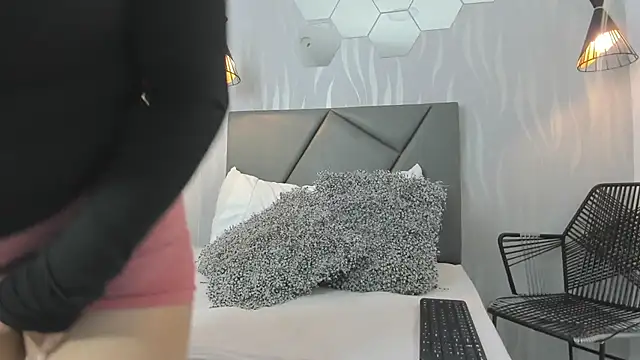 karla-cooper online show from October 2025 07:16:02 PM