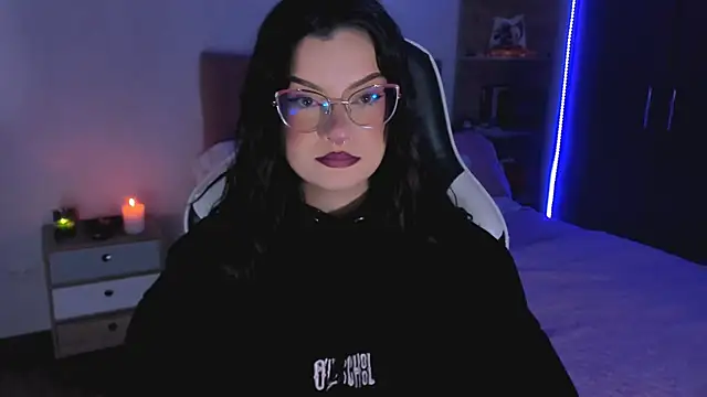 Snapshot of OphelianaRose33 chatting on October 2025 12:07:01 AM OphelianaRose33 online show from October 2025 12:07:01 AM