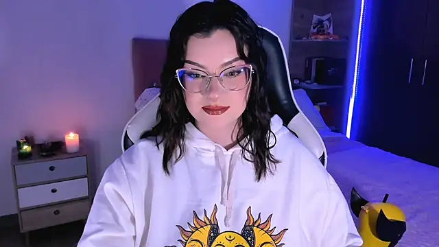 Snapshot of OphelianaRose33 chatting on October 2025 10:51:02 PM OphelianaRose33 online show from October 2025 10:51:02 PM