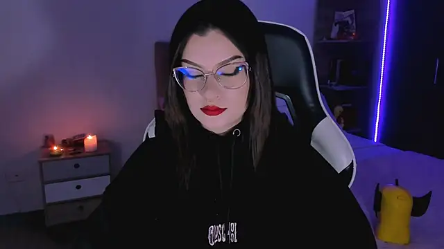 Snapshot of OphelianaRose33 chatting on October 2025 09:35:02 PM OphelianaRose33 online show from October 2025 09:35:02 PM