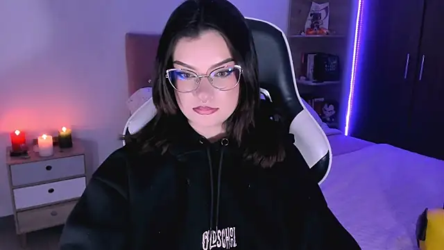 Snapshot of OphelianaRose33 chatting on October 2025 10:21:02 PM OphelianaRose33 online show from October 2025 10:21:02 PM