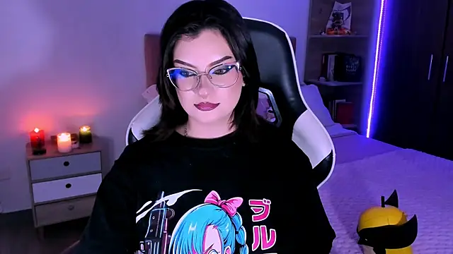 Snapshot of OphelianaRose33 chatting on October 2025 11:23:01 PM OphelianaRose33 online show from October 2025 11:23:01 PM