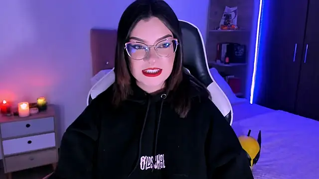 Snapshot of OphelianaRose33 chatting on October 2025 11:10:02 PM OphelianaRose33 online show from October 2025 11:10:02 PM