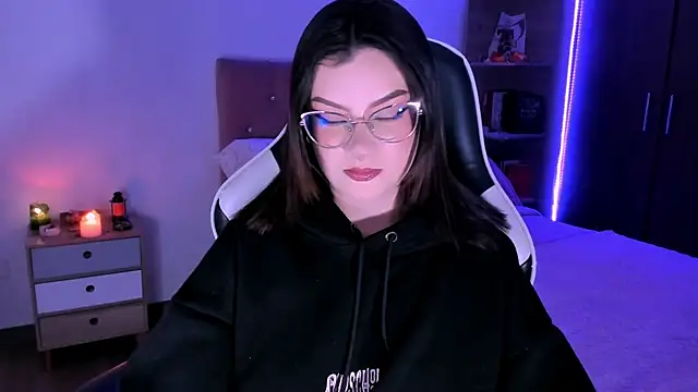 Snapshot of OphelianaRose33 chatting on October 2025 10:54:02 PM OphelianaRose33 online show from October 2025 10:54:02 PM