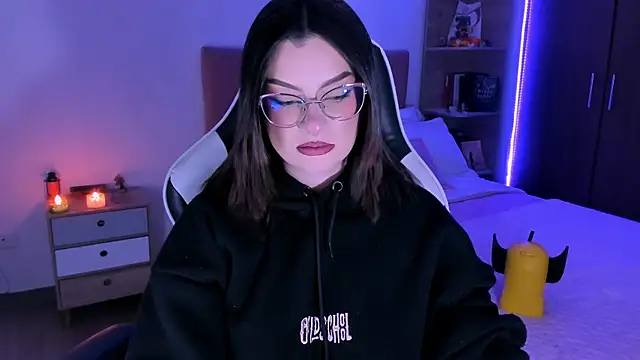 Snapshot of OphelianaRose33 chatting on November 2025 10:32:02 PM OphelianaRose33 online show from November 2025 10:32:02 PM