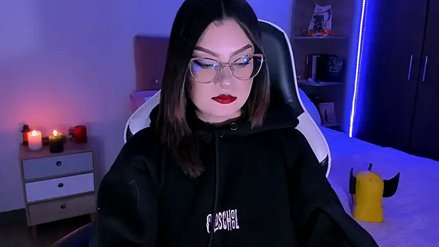 Snapshot of OphelianaRose33 chatting on November 2025 10:29:02 PM OphelianaRose33 online show from November 2025 10:29:02 PM