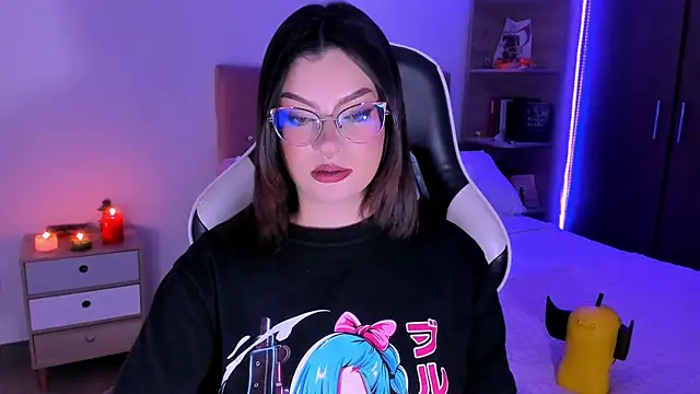 Snapshot of OphelianaRose33 chatting on November 2025 09:25:02 PM OphelianaRose33 online show from November 2025 09:25:02 PM