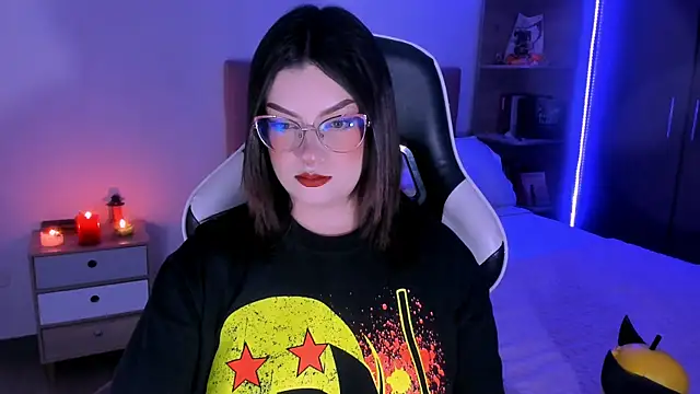 Snapshot of OphelianaRose33 chatting on November 2025 10:20:01 PM OphelianaRose33 online show from November 2025 10:20:01 PM