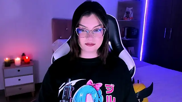 Snapshot of OphelianaRose33 chatting on November 2025 09:19:01 PM OphelianaRose33 online show from November 2025 09:19:01 PM