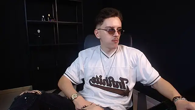 Snapshot of FelixStarkk chatting on June 2026 04:26:02 AM FelixStarkk online show from June 2026 04:26:02 AM