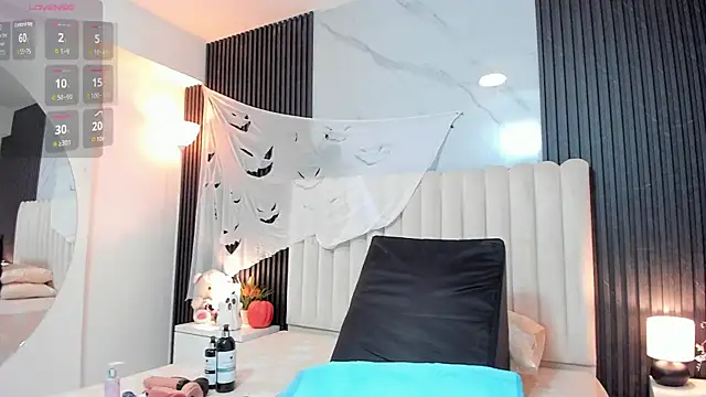 Samantha Claus online show from October 2025 04:13:02 AM