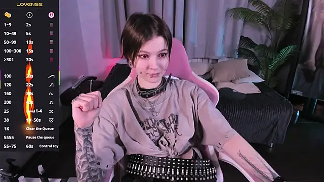 Snapshot of MiraVelle chatting on October 2025 09:24:01 PM MiraVelle online show from October 2025 09:24:01 PM