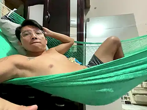 AlejXndroKD online show from October 2025 06:52:02 PM