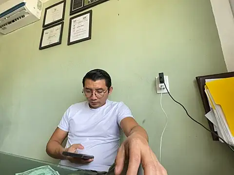 AlejXndroKD online show from October 2025 05:14:01 PM