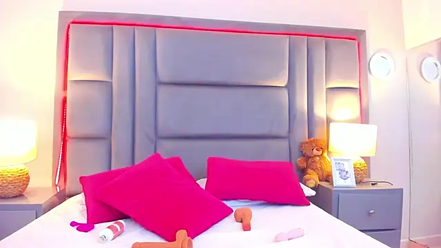 GabyMoreau online show from October 2025 08:21:02 PM