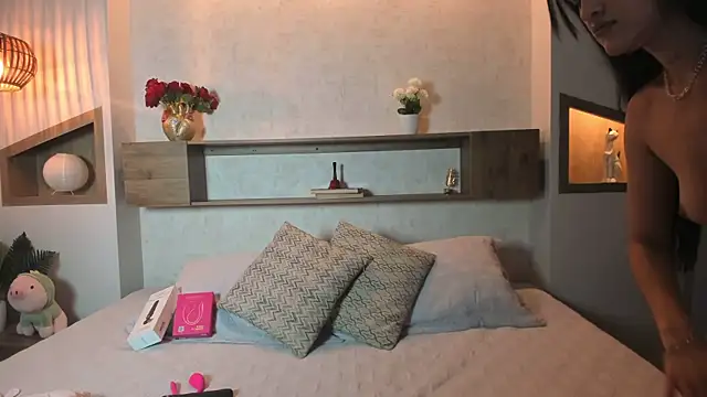 Snapshot of Emilly_Beaumont chatting on November 2025 01:23:02 PM Emilly Beaumont online show from November 2025 01:23:02 PM