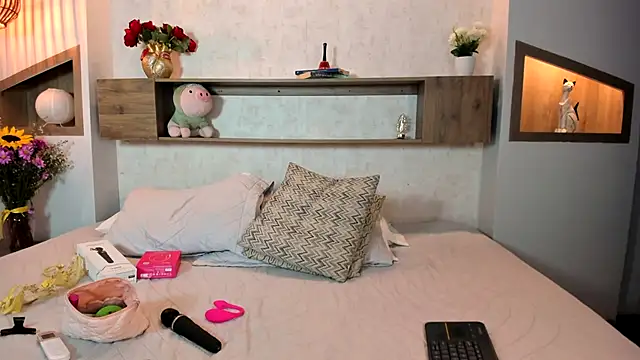 Snapshot of Emilly_Beaumont chatting on November 2025 01:23:01 PM Emilly Beaumont online show from November 2025 01:23:01 PM