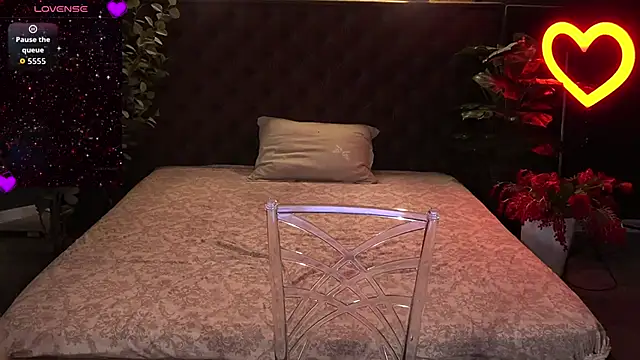 DiamondGoldie online show from June 2026 07:13:02 PM