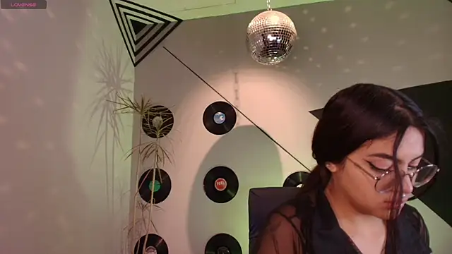 Snapshot of Lilith_and_Khloe chatting on October 2025 11:22:01 AM Lilith and Khloe online show from October 2025 11:22:01 AM