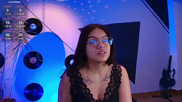 Snapshot of Lilith_and_Khloe chatting on October 2025 11:22:01 AM Lilith and Khloe online show from October 2025 11:22:01 AM