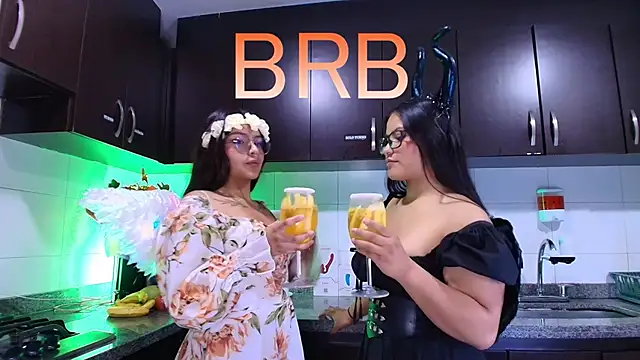 Snapshot of Lilith_and_Khloe chatting on November 2025 11:45:01 AM Lilith and Khloe online show from November 2025 11:45:01 AM