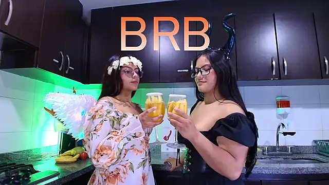 Snapshot of Lilith_and_Khloe chatting on November 2025 11:20:01 AM Lilith and Khloe online show from November 2025 11:20:01 AM